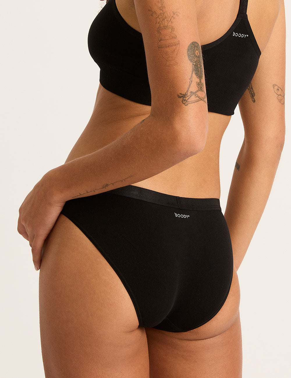 Black underwear set with 'Boodys' branding on a neutral background